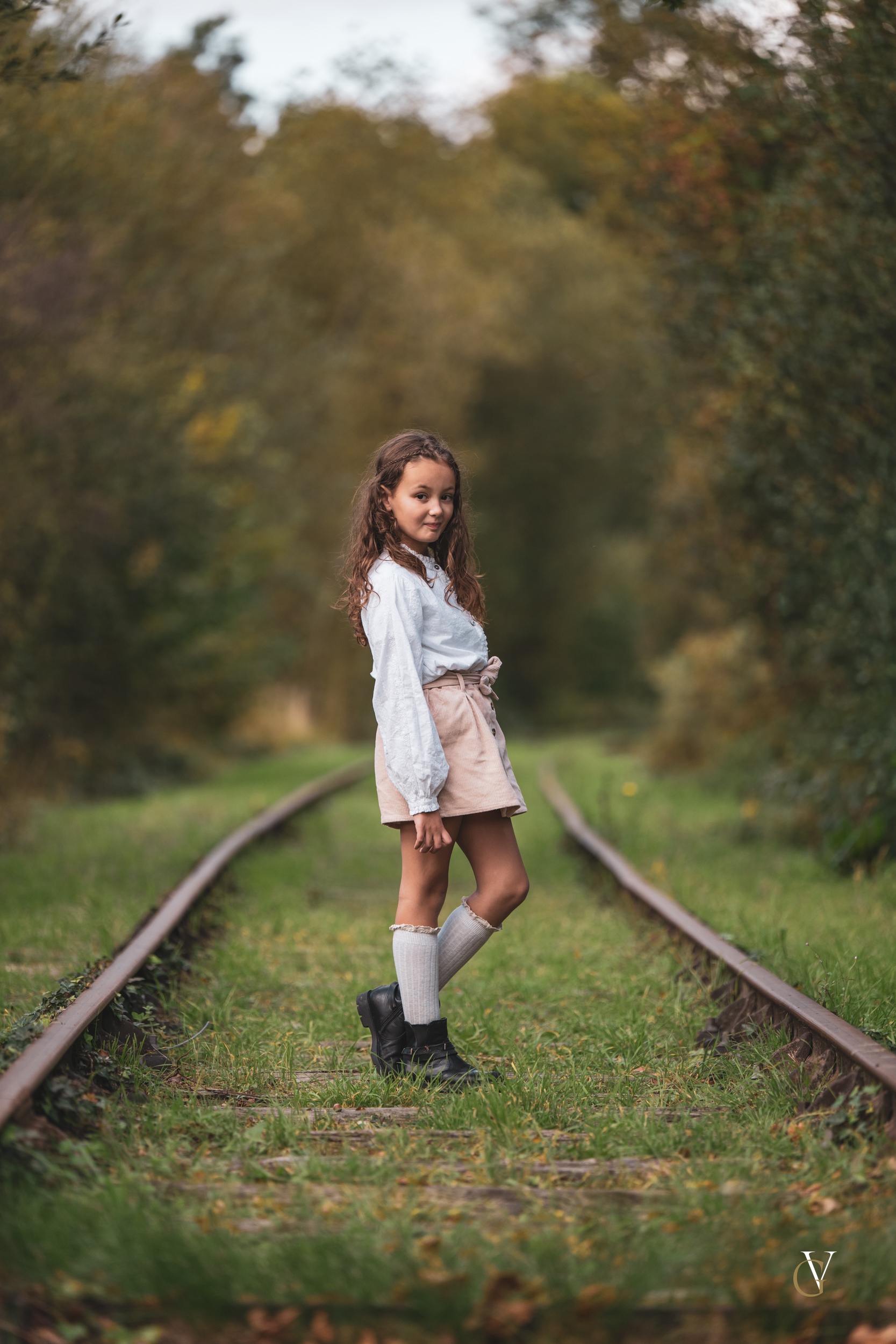 DSC_0035 petite fille au velo rail